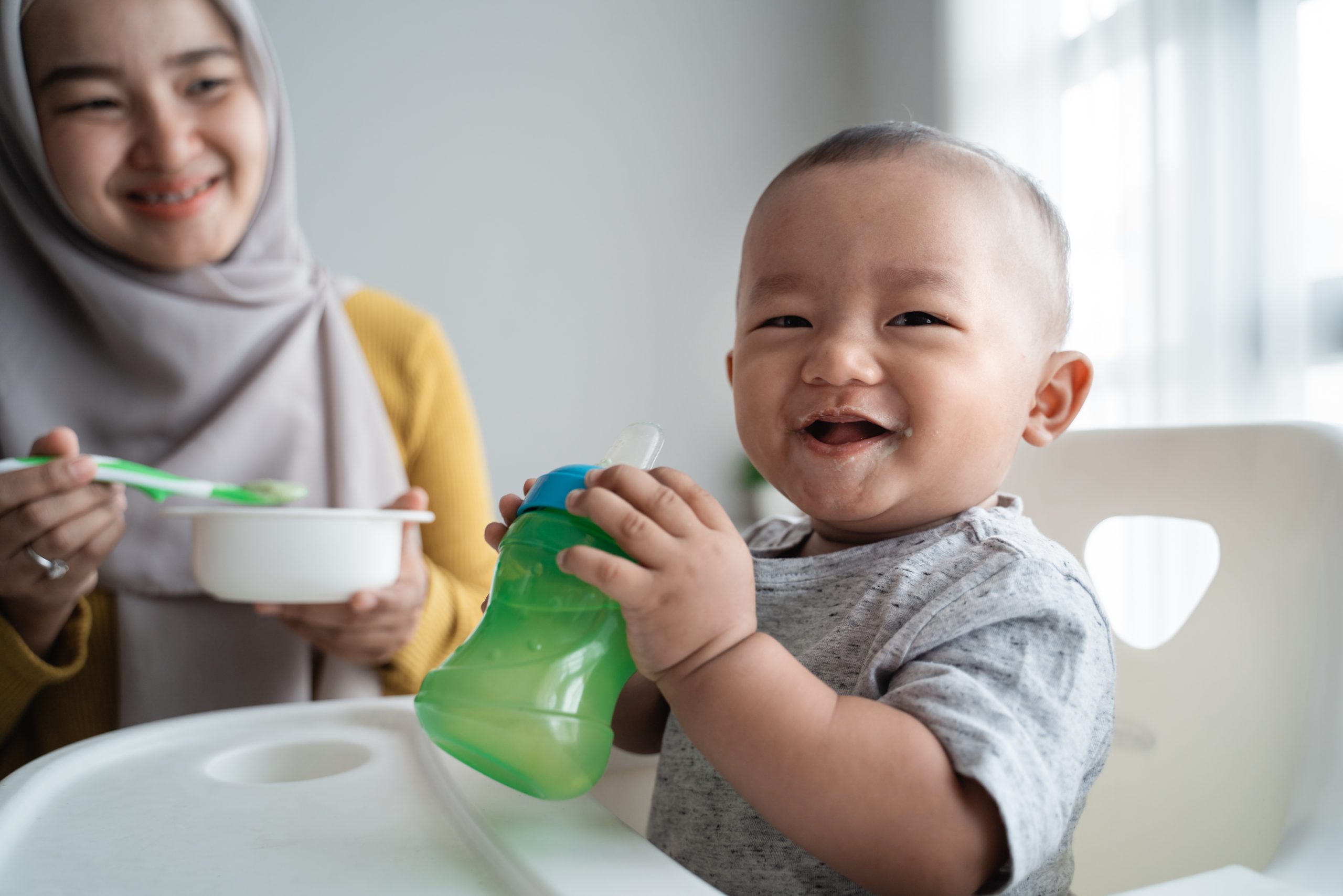 Introducing solid foods? The surprising way your baby might be influencing your feeding practices…and what to do about it